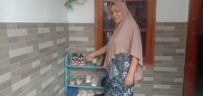 Aksi Pencurian Sepatu Bermerek di Teras Rumah Malang Terekam CCTV