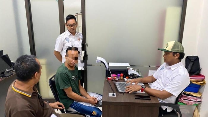 Rumah Pengedar Narkoba di Banyumas Digerebek, Sabu Hampir 1 Ons Ditemukan