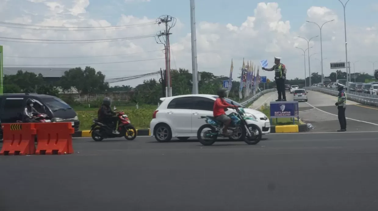 200 Ribu Kendaraan Melintas di Tol Solo–Yogya Saat Arus Balik, Polres Klaten Andalkan Inovasi Pengaturan