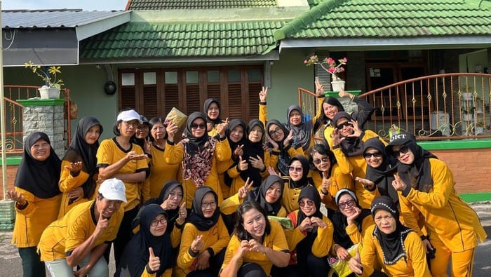 Polwan Klaten Gunakan Pendekatan Unik Edukasi Emak-emak Soal Hoaks dan Administrasi Lalu Lintas