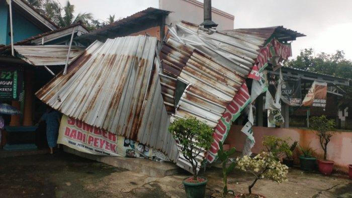​Angin Puting Beliung Terjang Cilacap, Ratusan Rumah dan Gedung Perkantoran Rusak​