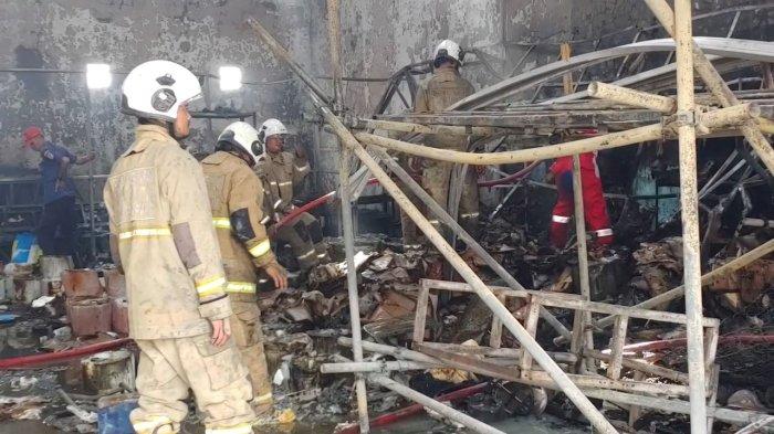 Kebakaran Gudang Kimia di Jalan Kelud Semarang, Warga Panik dan Mengungsi