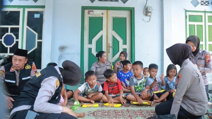 Polres Klaten Berikan Dukungan Psikologis kepada Anak-Anak Korban Keracunan Massal