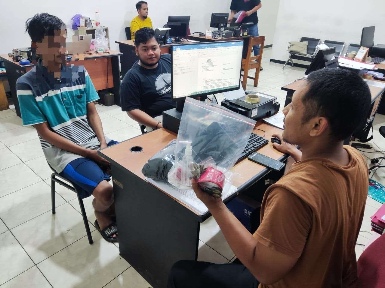 Pengedar Tembakau Sintetis Dibekuk di Pinggir Jalan, IS Tak Berkutik
