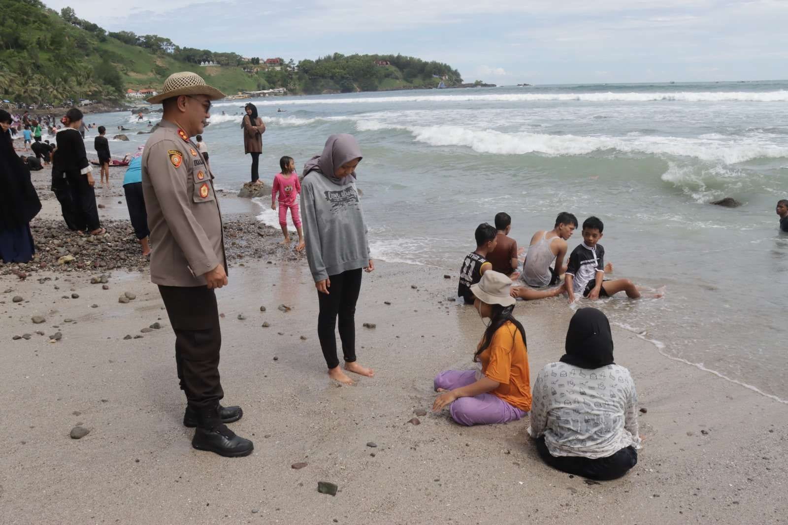 Kapolres Kebumen Imbau Wisatawan Tetap Waspada dan Tertib