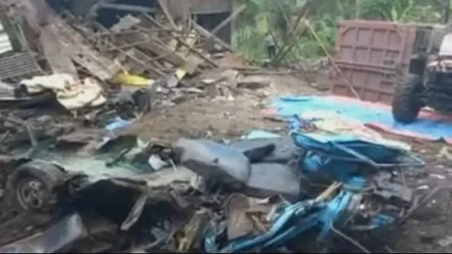 Rombongan Ibu-Ibu Jadi Korban, Truk Tronton Tabrak Angkot di Purworejo