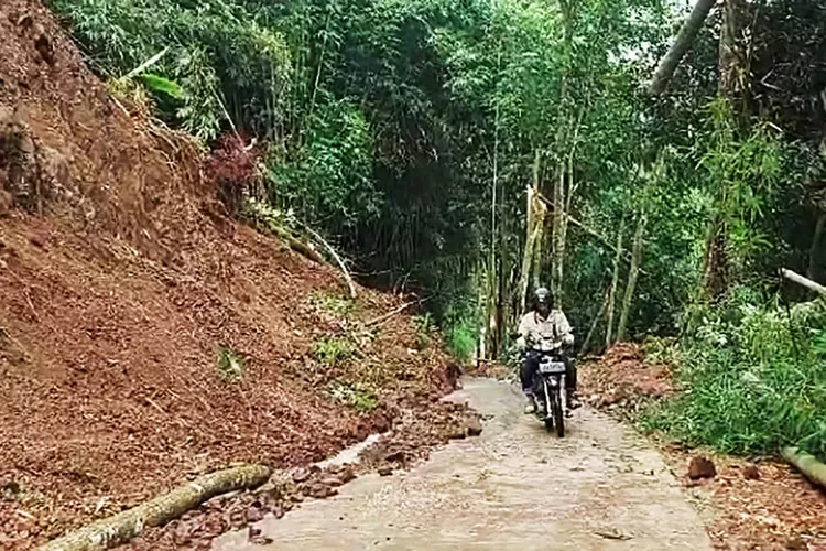 Diterjang Cuaca Ekstrem, Longsor Terjang Beberapa Desa di Kabupaten Semarang