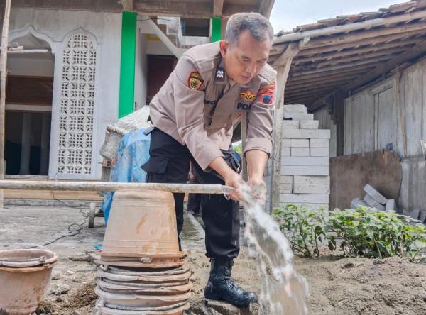 Aiptu Surono: Polisi Grobogan yang Sisihkan Gaji untuk Bangun Sumur Bor di Masjid