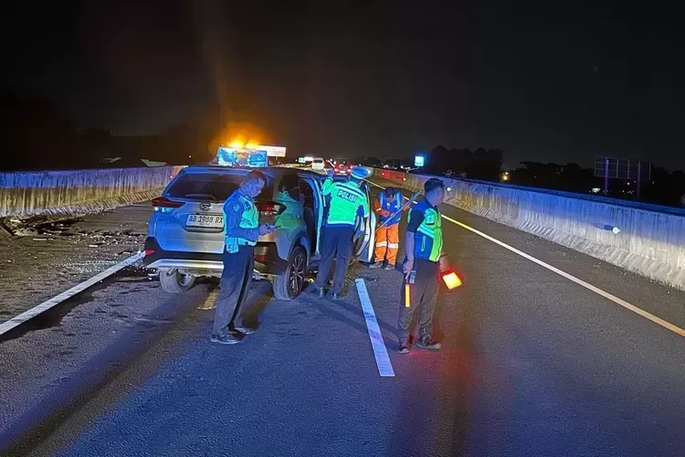 Terios Tabrak Truk di Jalan Tol Solo-Jogja, Satu Orang Terluka
