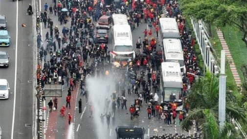Anarko Menyusup Pada Demo Buruh di DPR
