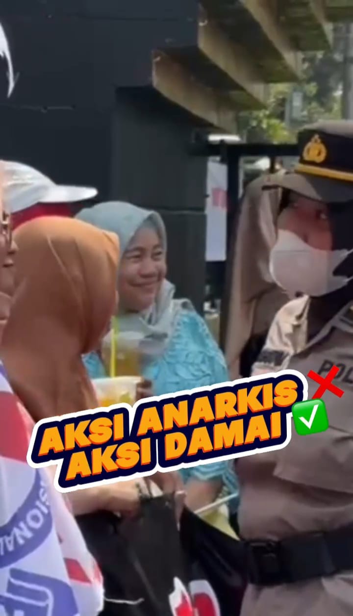 Polisi Kawal Aksi Damai di Halaman Kantor Gubernur Jawa Tengah