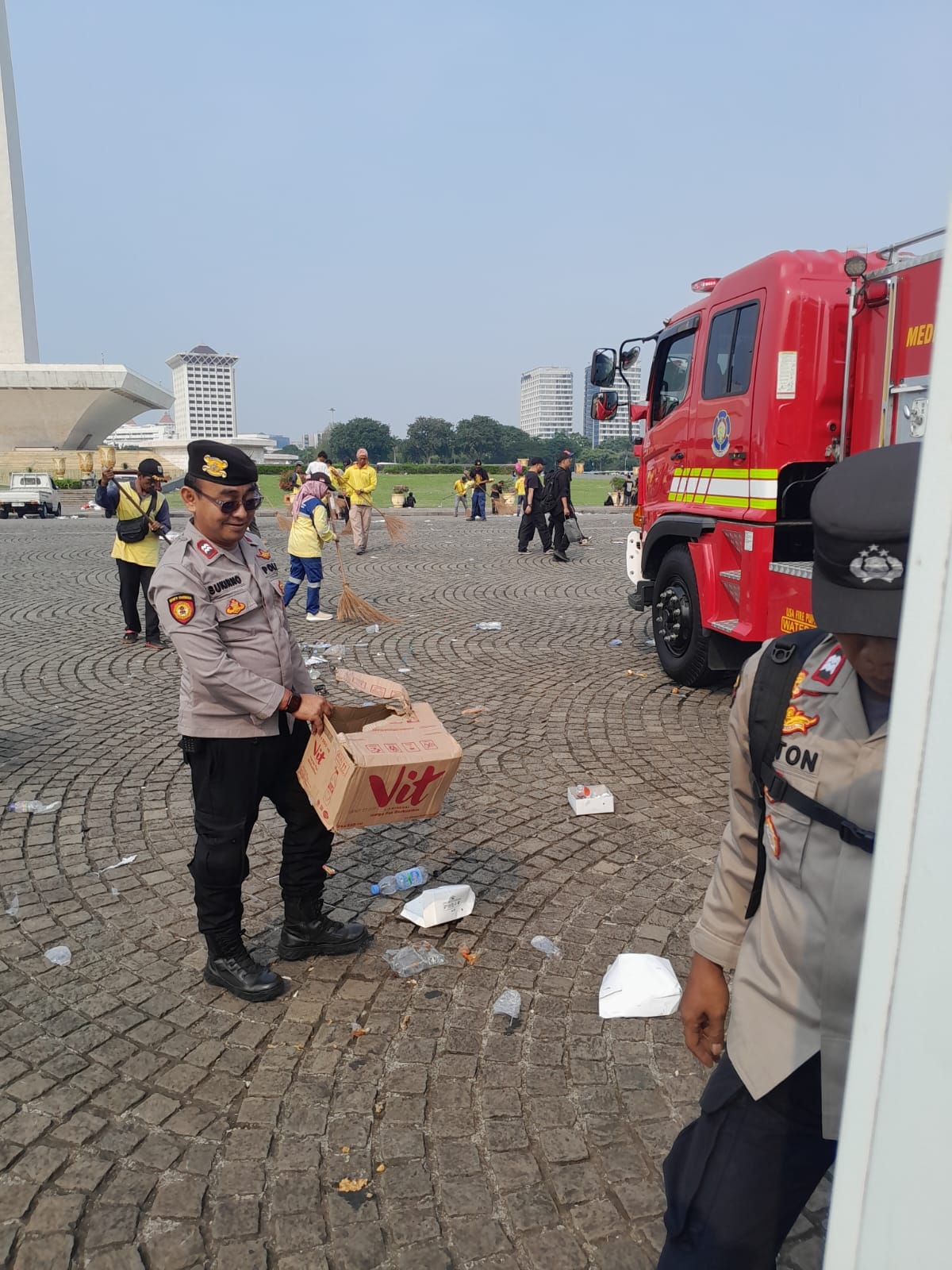 Polri Turun Tangan, Monas Kembali Bersih Pasca Peringatan May Day