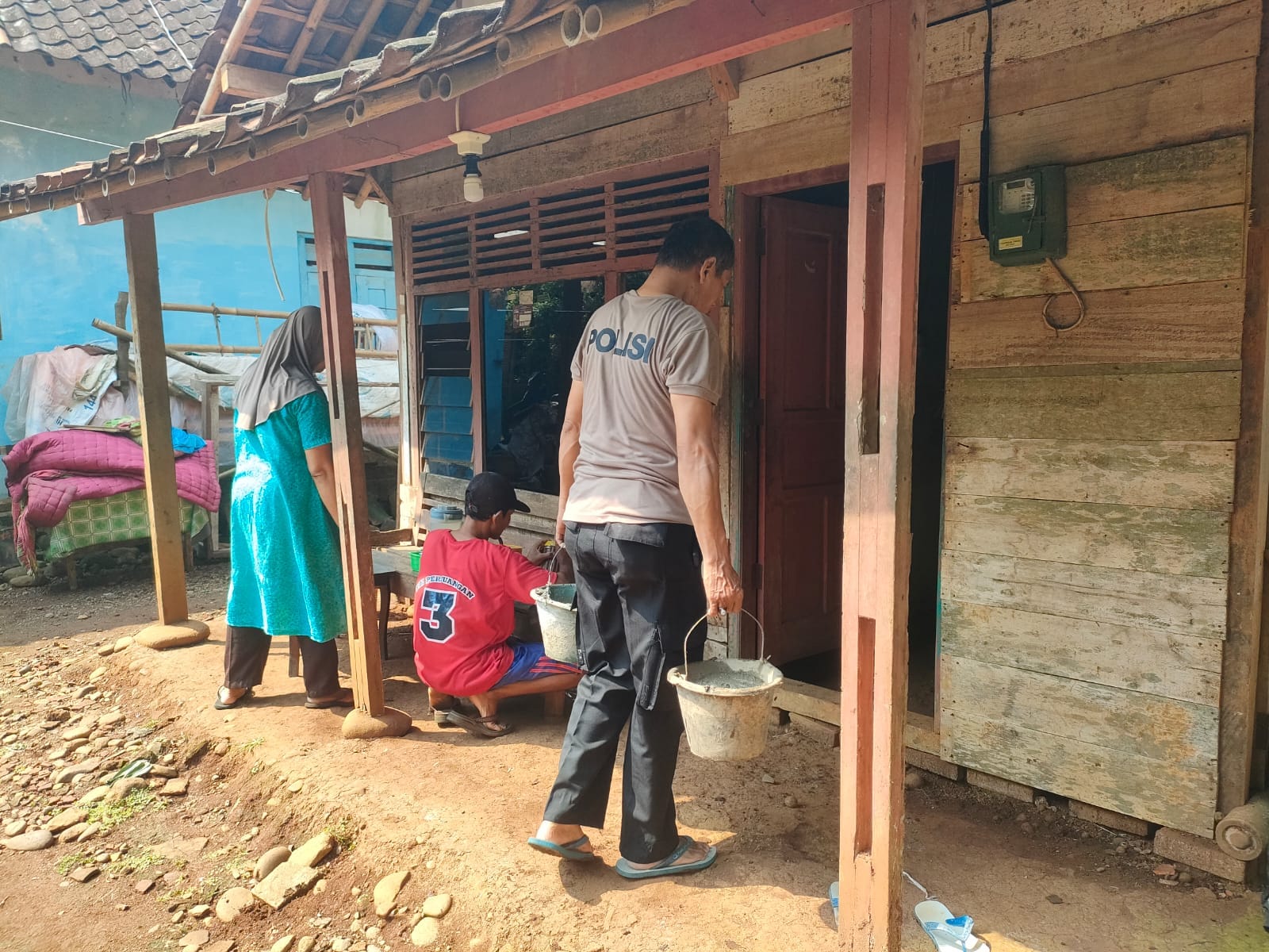 Peduli Sesama, Polres Batang Renovasi Rumah Nenek Sebatang Kara di Kaliwareng