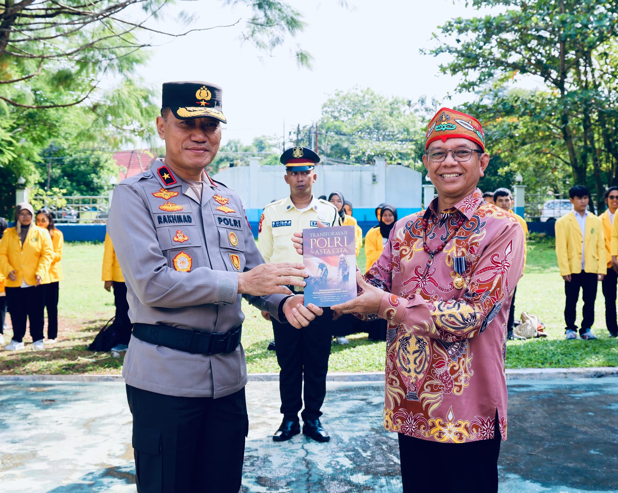 Wakapolda Kalteng Hadiri Upacara Peringatan Hardiknas 2025