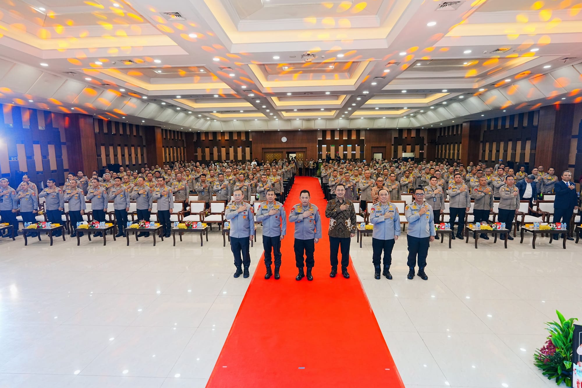 Tutup Rakernis SSDM dan Slog, Kapolri Tegaskan Komitmen Dukung Kebijakan Nasional