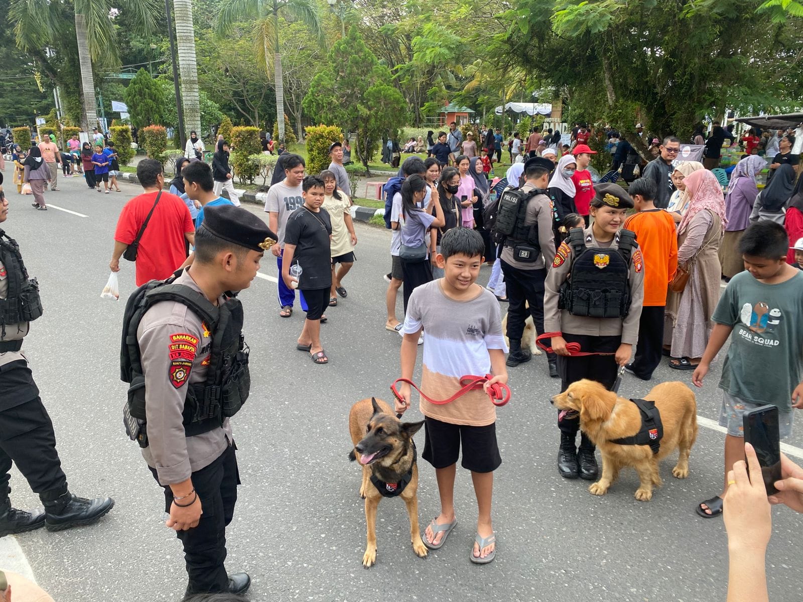 Ditsamapta Polda Kalteng Patroli Sepeda dan Kenalkan Satwa K-9 Saat Car Free Day