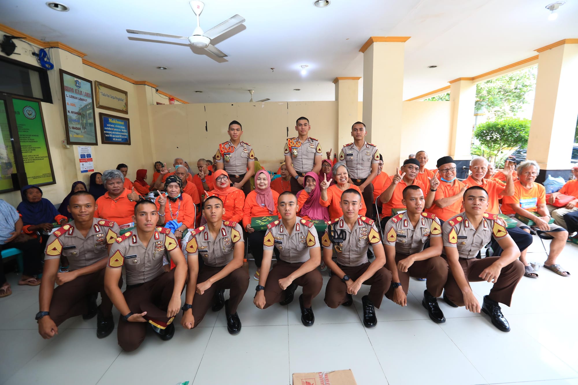 Aksi Nyata Taruna Akpol: Berbagi Kasih di Rumah Perlindungan Lansia