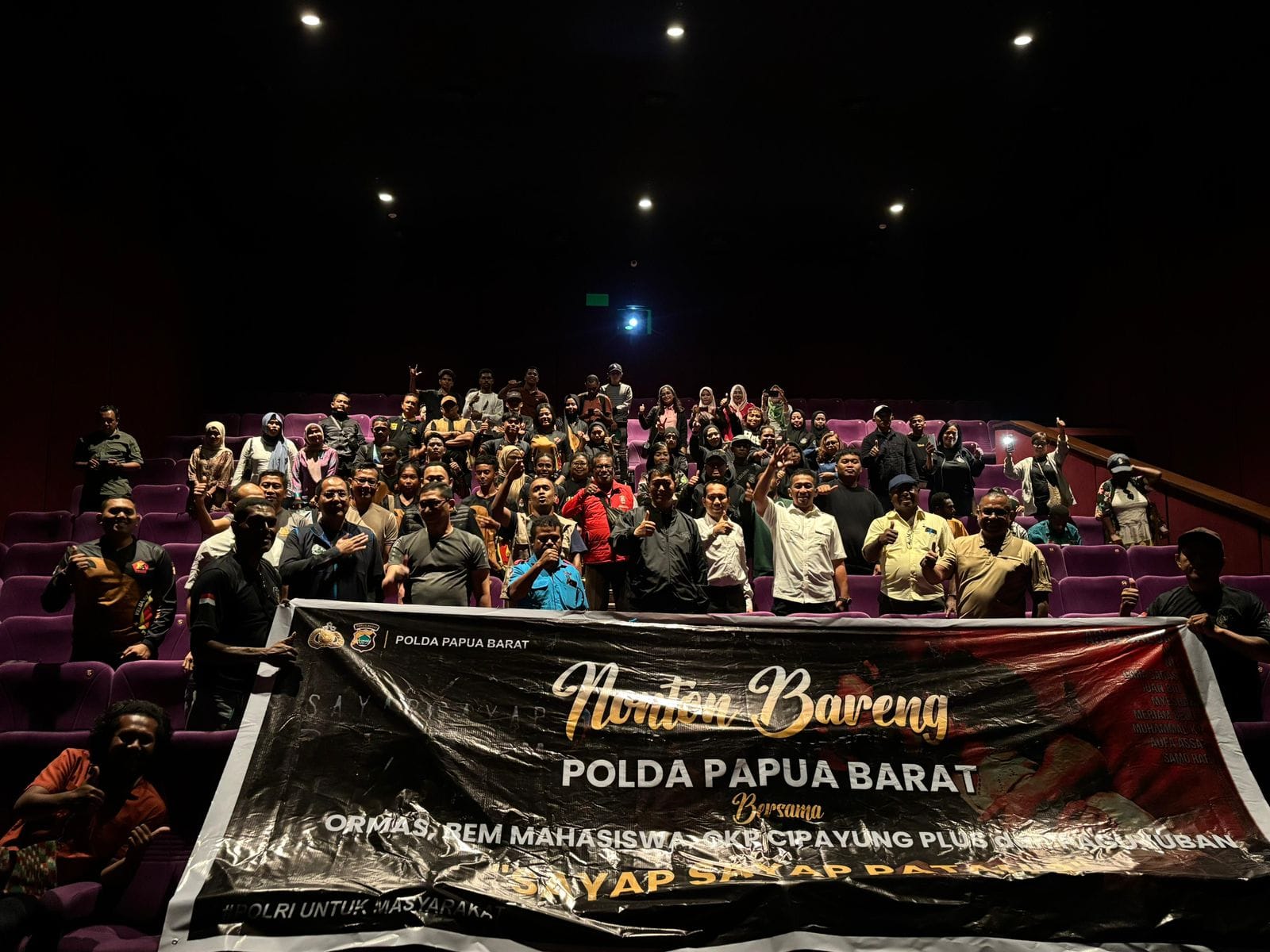 Polda Papua Barat Gelar Nobar “Sayap-Sayap Patah 2” Bersama Ormas di Manokwari