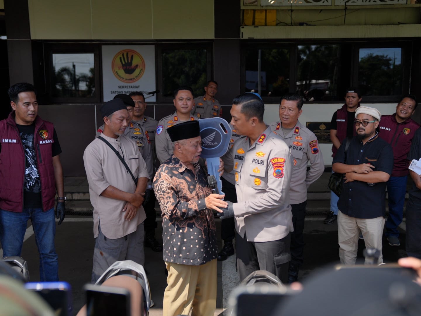 Spesialis Curanmor Halaman Masjid di Batang Dibekuk, Sudah Gasak 18 Motor dalam Hitungan Detik