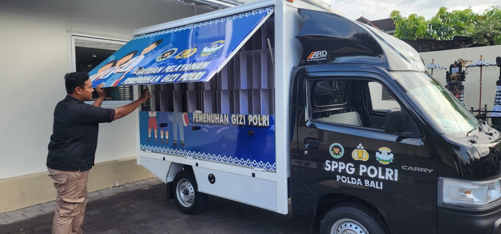Dukung Program Pemerintah, Polda Bali Distribusikan 320 Porsi MBG