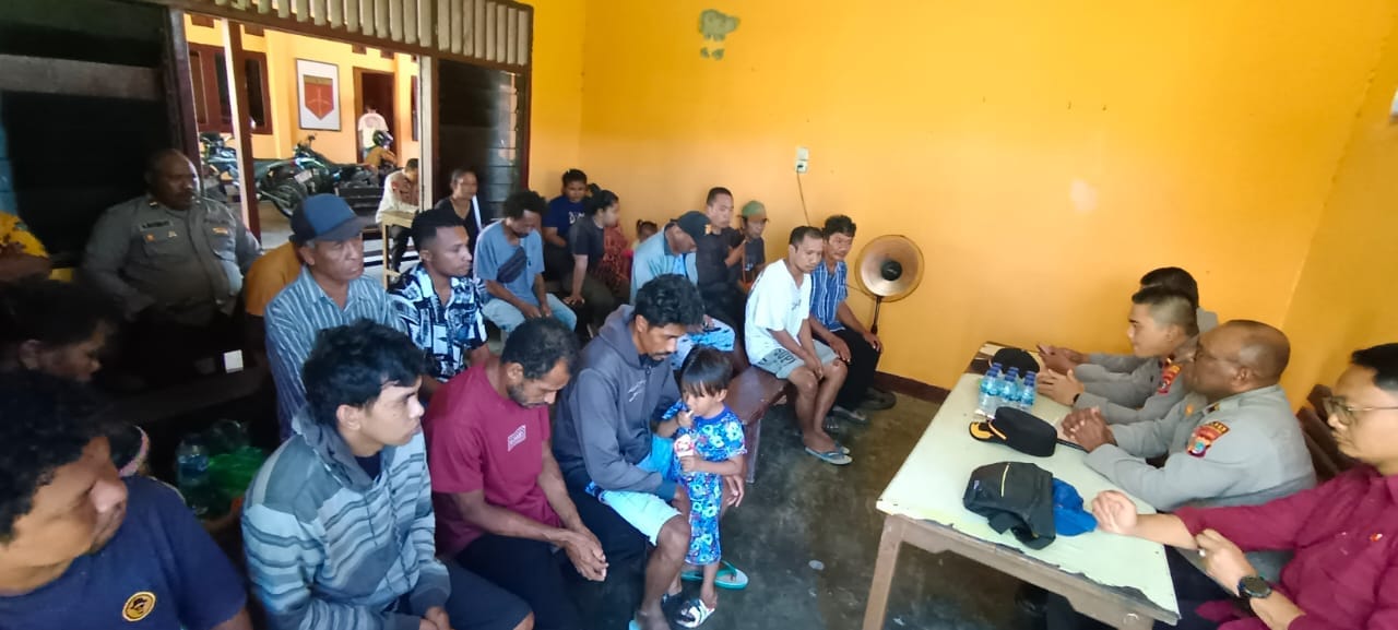 Peduli Korban Bencana, Kapolres Pegunungan Arfak Tatap Muka dengan Keluarga Terdampak Longsor
