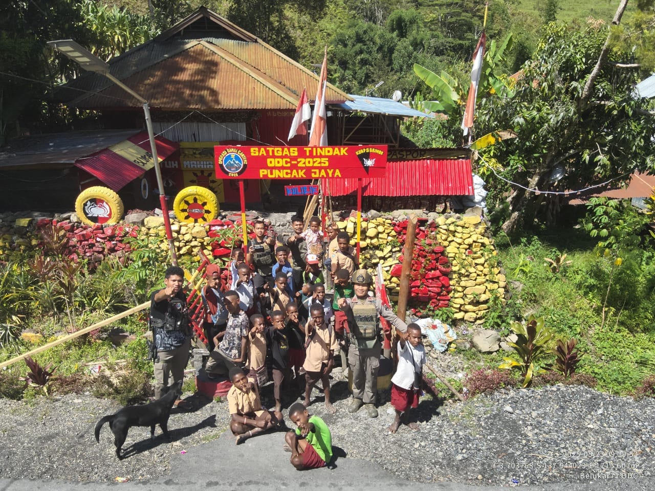 Polri Lewat Ops Damai Cartenz 2025 Rangkul Anak-anak Kulirik