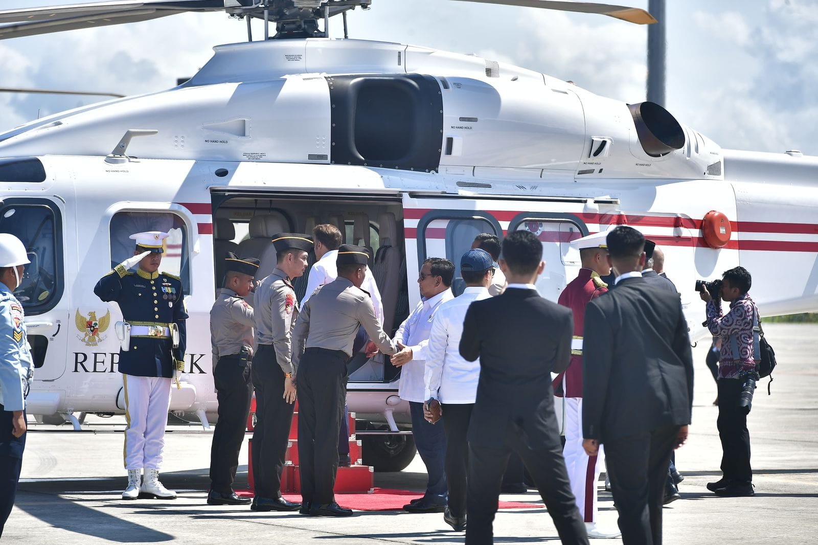 Helikopter AW 189 Polri Sukses Layani Penerbangan Kepresidenan untuk Presiden RI dan Presiden Prancis