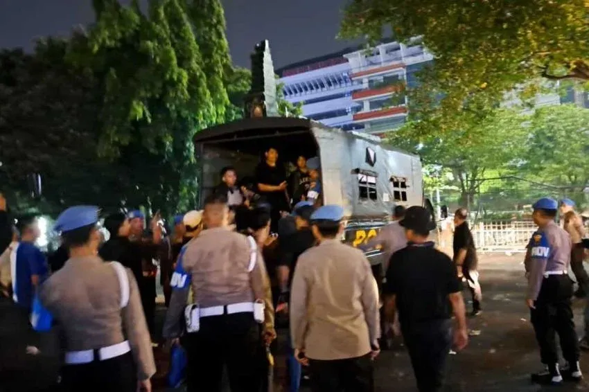 Polisi Tahan 14 Mahasiswa Terkait Kericuhan May Day di Semarang