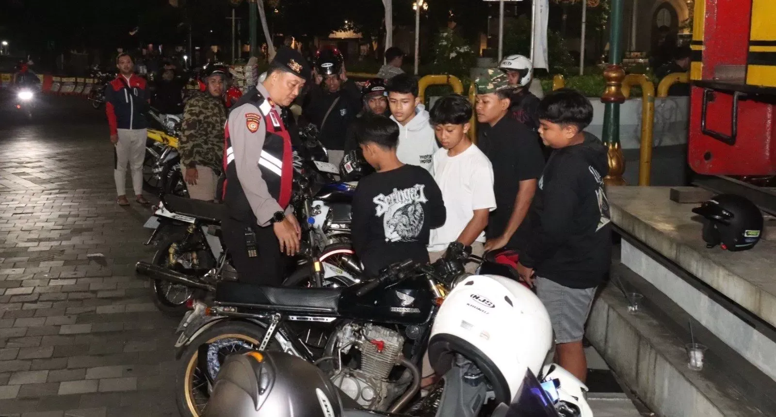 Bebaskan Warga dari Ketakutan, Polisi Malang Gerebek Lokasi Rawan Premanisme!
