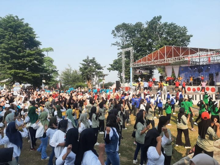 Peringatan May Day, Buruh di Jepara dan Demak Gelar Senam Jalan Sehat