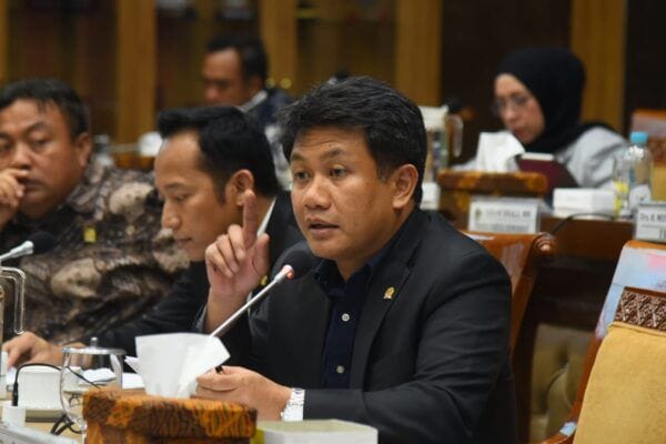 Bonnie Triyana Desak Undip dan Polda Jateng Segera Berdialog