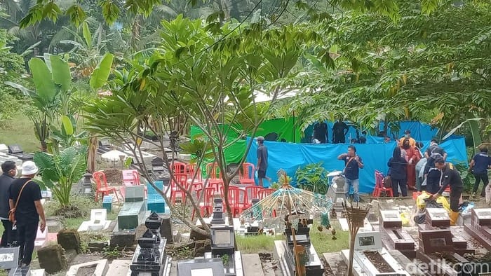 Polisi Bongkar Makam Siswa SMP Klaten yang Tewas Setelah Duel