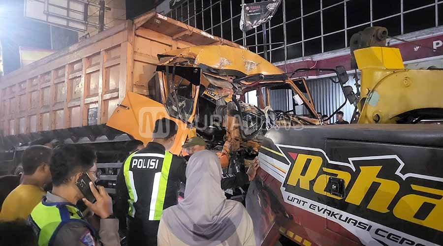 Kecelakaan di Simpang Pentol Kudus: Truk Tabrak Truk Lain, Sopir Terjepit