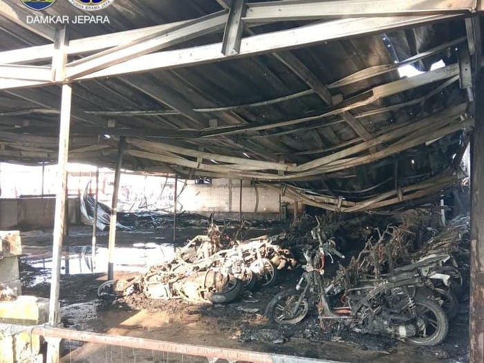 Kebakaran Parkir Pabrik di Jepara, Labfor Polda Jateng Lakukan Penyelidikan