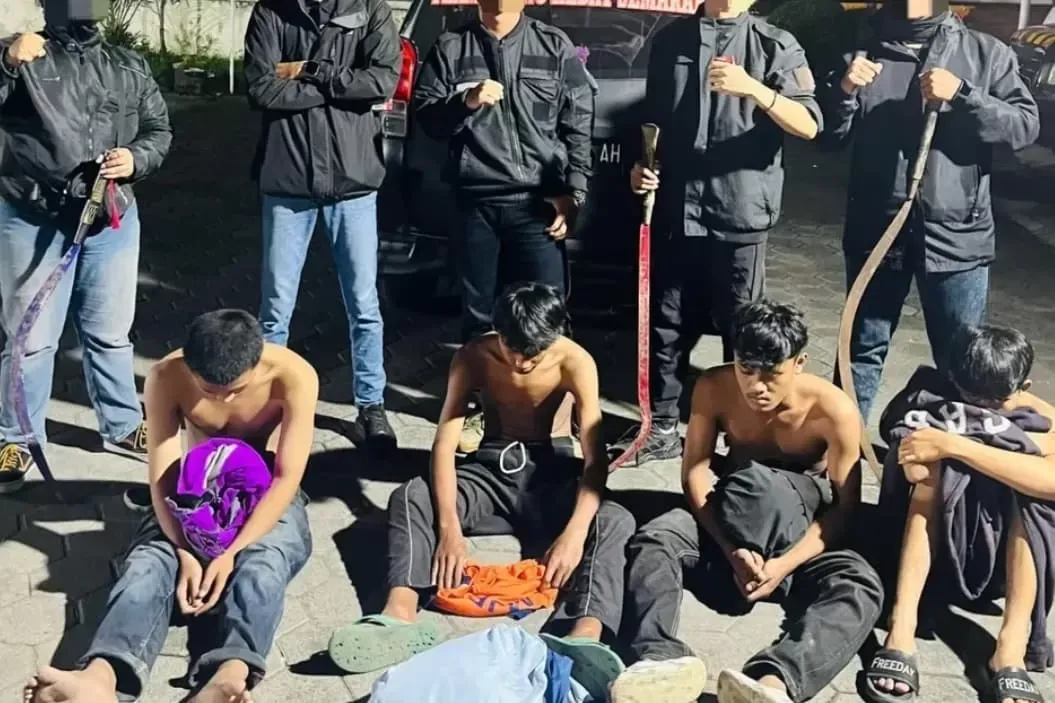 Polisi Amankan 8 Pelajar Pembawa Celurit di Tugu Semarang
