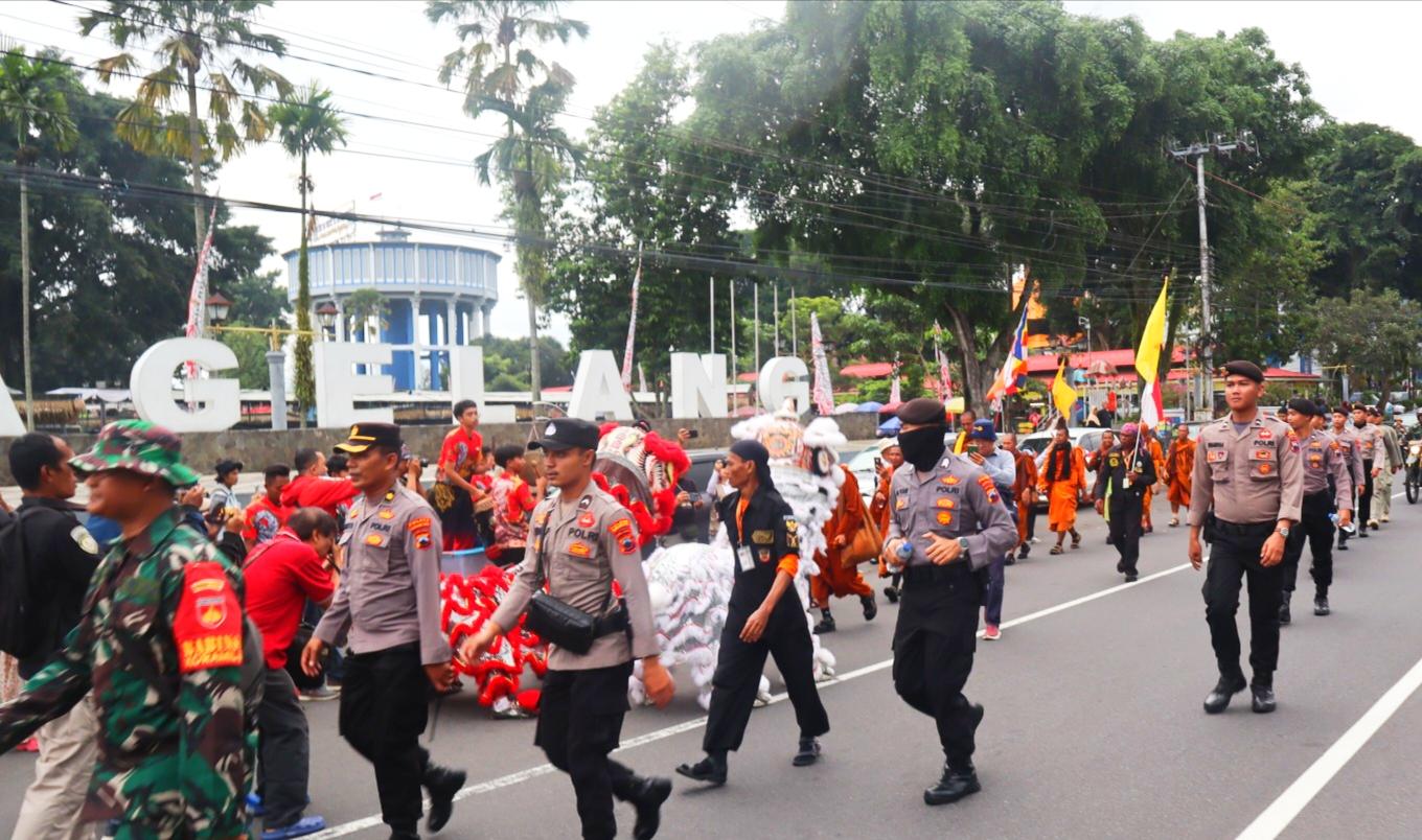 Polres Magelang Kota Amankan Perjalanan Biksu Thudong, Singgah di Kelenteng Liong Hok Bio