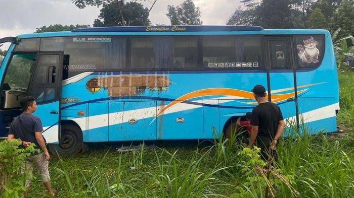 Bus Rombongan dari Jatim Kecelakaan di Salatiga, Dua Penumpang Alami Luka