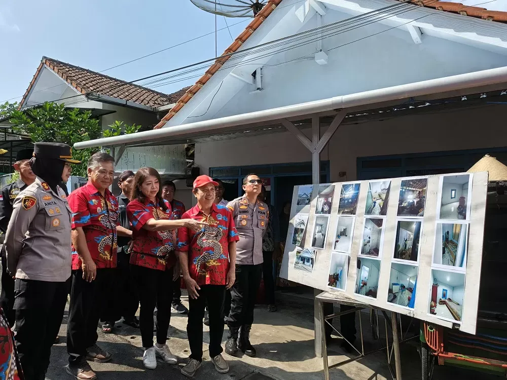 Polres Magelang Kota dan PSMTI Bedah Rumah Tukang Becak di Kramat Selatan