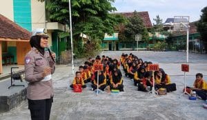 Pelajar SMP di Malang Dapat Edukasi Lalu Lintas, Bahaya Narkoba, dan Pernikahan Dini