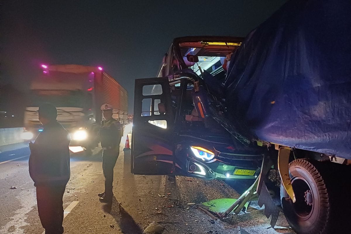 Tiga Kendaraan Tabrakan Beruntun di Tol Solo-Semarang, Enam Penumpang Terluka