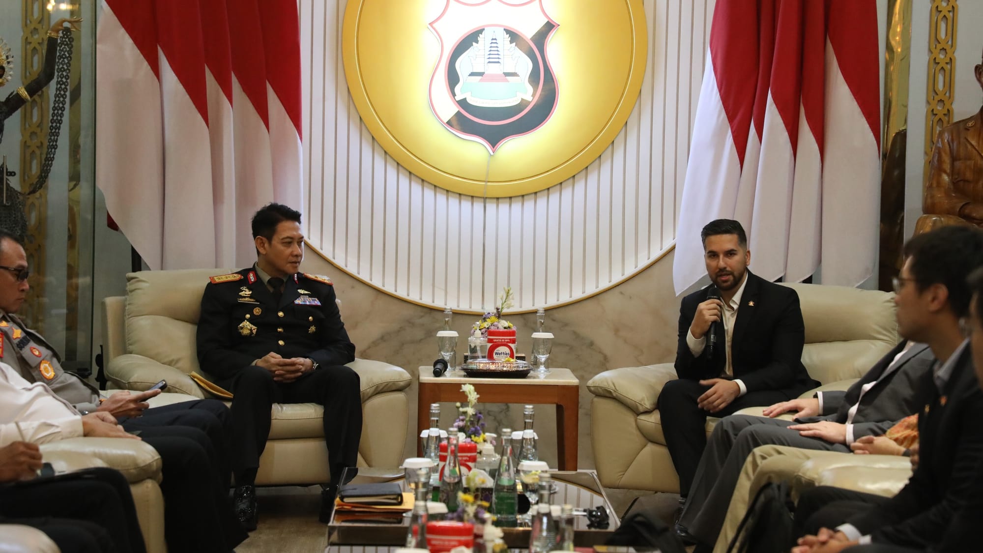 Perkuat Hubungan Bilateral, Kapolda Bali Sambut Audiensi IFLEC dan RCMP