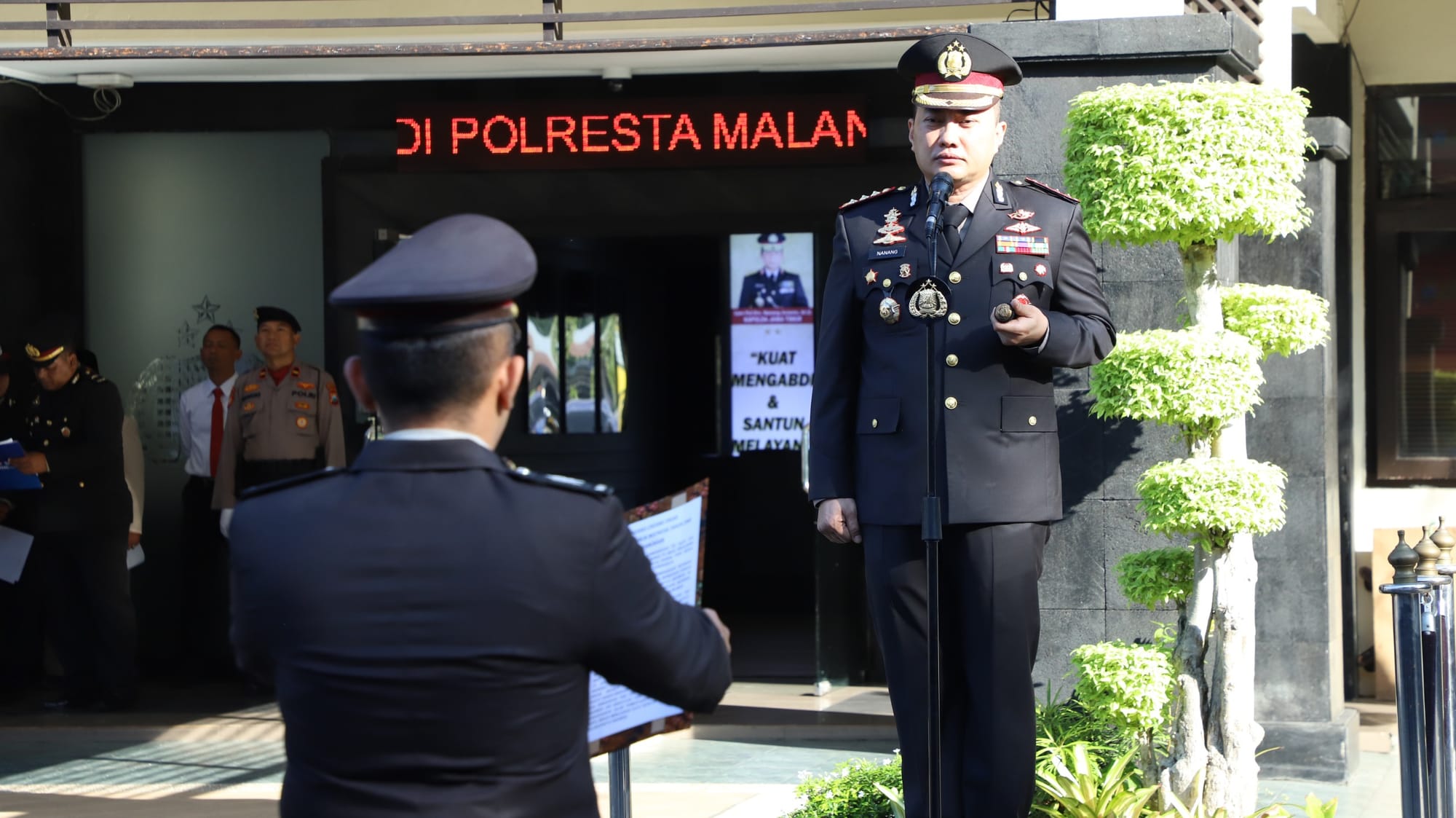 Kapolresta Malang Kota Apresiasi 24 Anggota dan 2 Warga di Momen Hari Pancasila