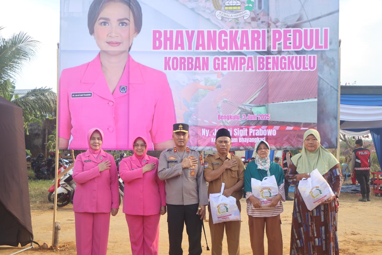 Bhayangkari Daerah Bengkulu Salurkan 1.000 Paket Bantuan untuk Korban Gempa di Kota Bengkulu
