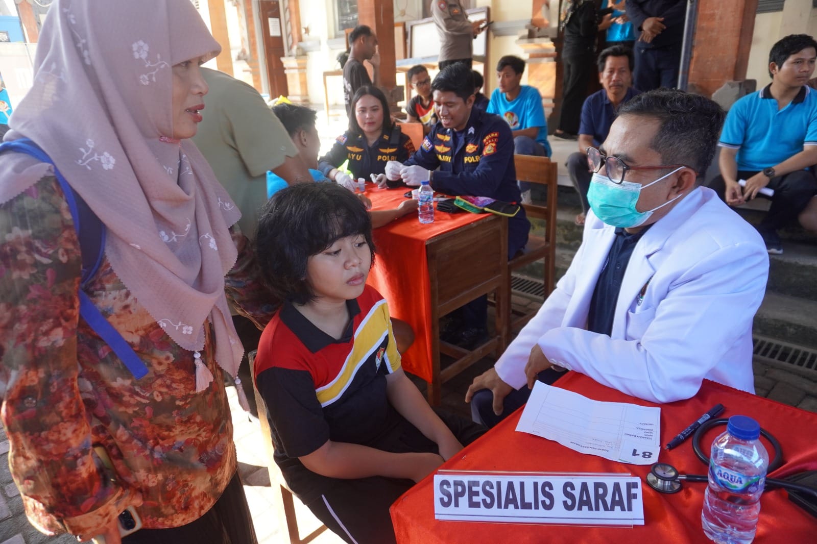 Kapolda dan Wakapolda Bali Serahkan Dua Ekor Sapi Qurban di Masjid At-Taqwa