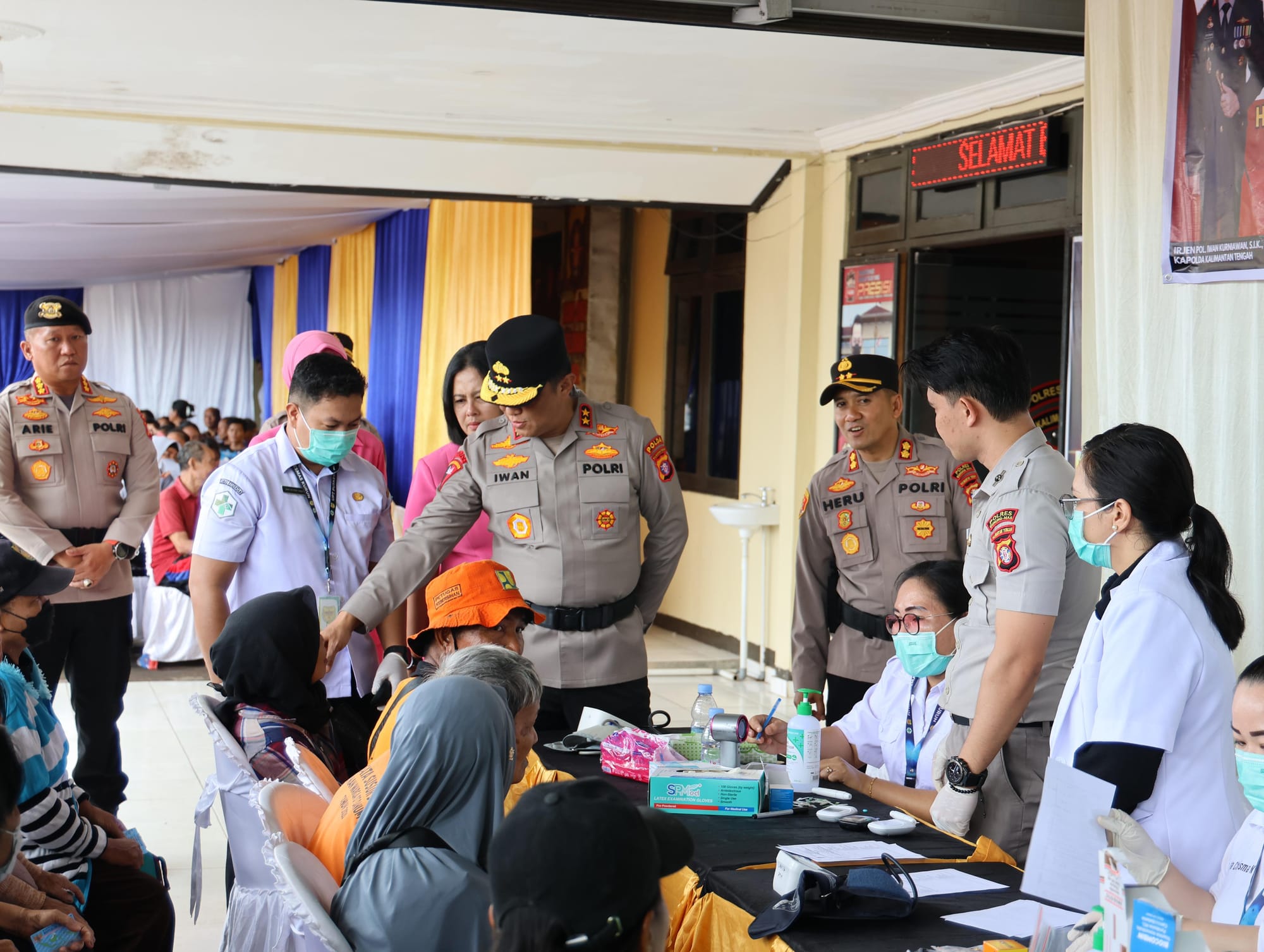 Kapolda Kalteng Rayakan HUT Bhayangkara dengan Bakti Kesehatan dan Bansos di Gunung Mas
