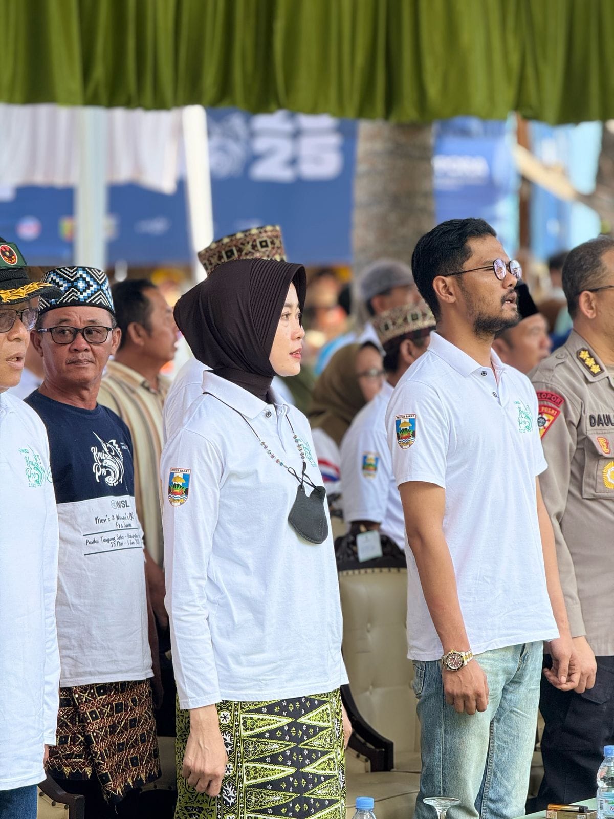 Selendang Miwang dan Sekura Betik Tampilkan Kekuatan Budaya Lokal di Pembukaan WSL Krui Pro 2025