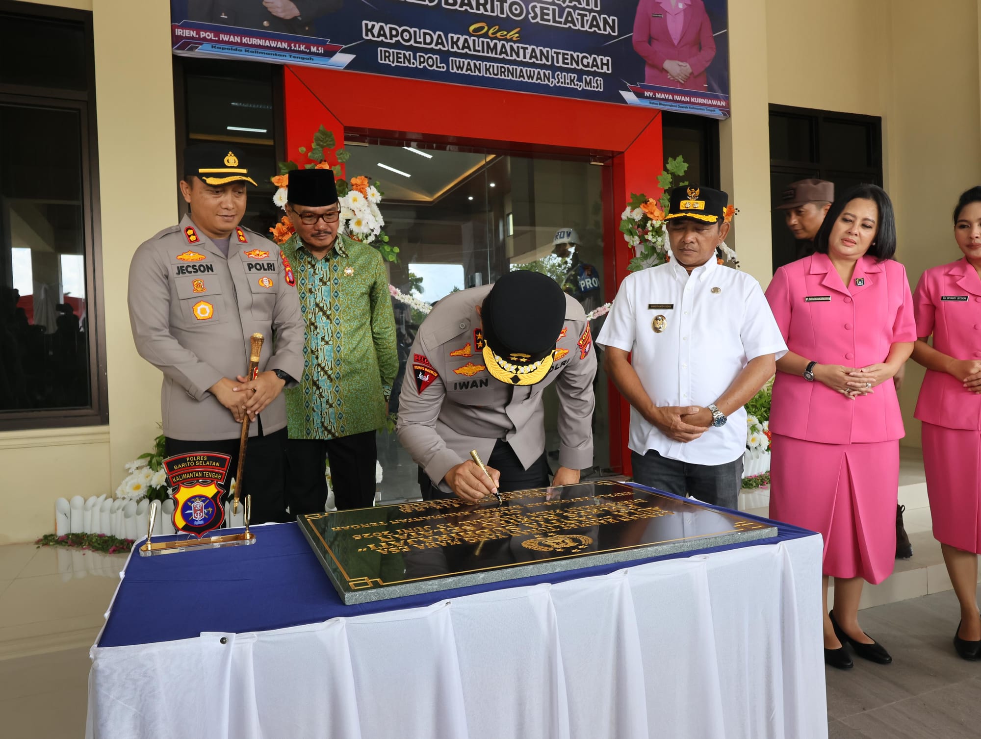 Kunker Di Polres Barsel, Kapolda Kalteng Laksanakan Tatap Muka Dan Resmikan Aula Tantya Sudhirajati