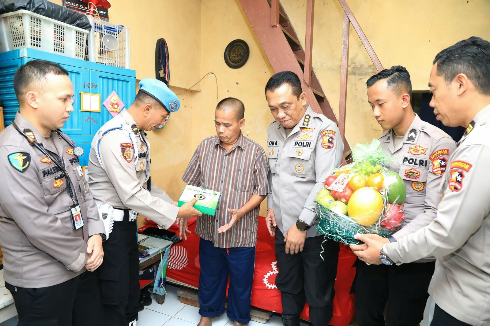 Baharkam Polri Tunjukkan Kepedulian, Anjangsana ke Personel Sakit Jelang HUT Bhayangkara ke-79