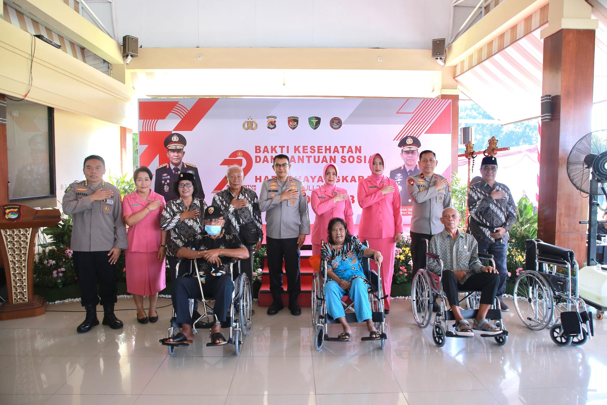 Polda NTB Gelar Bakti Kesehatan dan Bansos Sambut Hari Bhayangkara ke-79