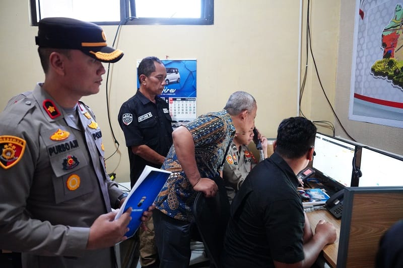 Perkuat Layanan Publik, Polda Jateng Supervisi Call Center 110 Polres Brebes